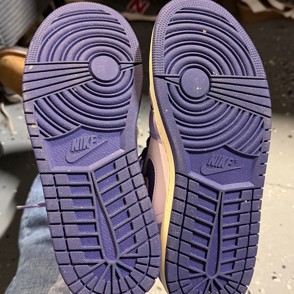 Air Jordan 1 Mid Women's Sneakers in Lavender and Deep Purple - Picture 4 of 5
